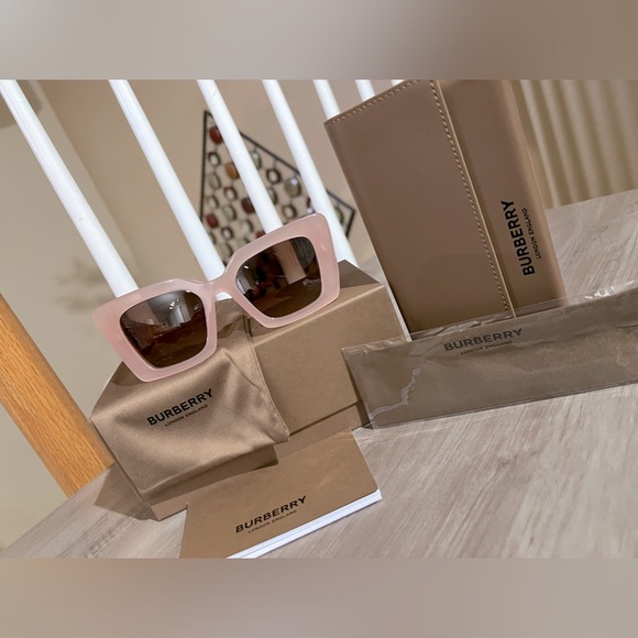 NIB Burberry Sunglasses for Women - Picture 2 of 10
